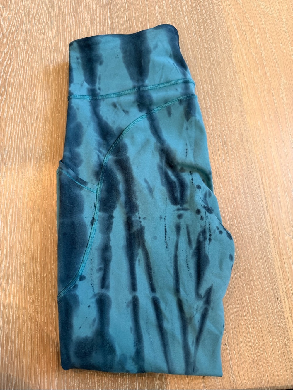 25” Women’s Lululemon Teal Tie-Dye Active Leggings with Side Pockets